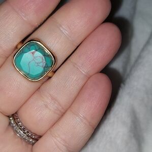 Elegant Gold and Turquoise Ring
